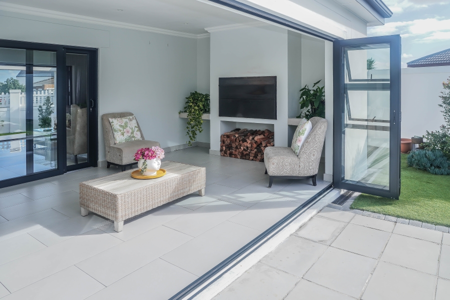 3 Bedroom Property for Sale in Jakarandas Western Cape